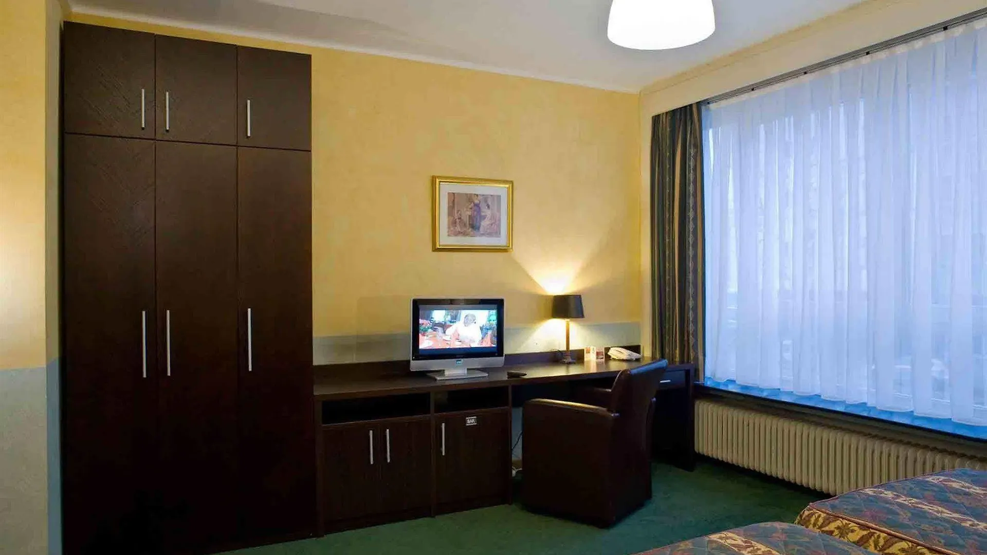 Hotel Plasky Schaerbeek Бельгия